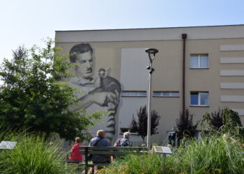 Wielki mural z Arkadym Fiedlerem