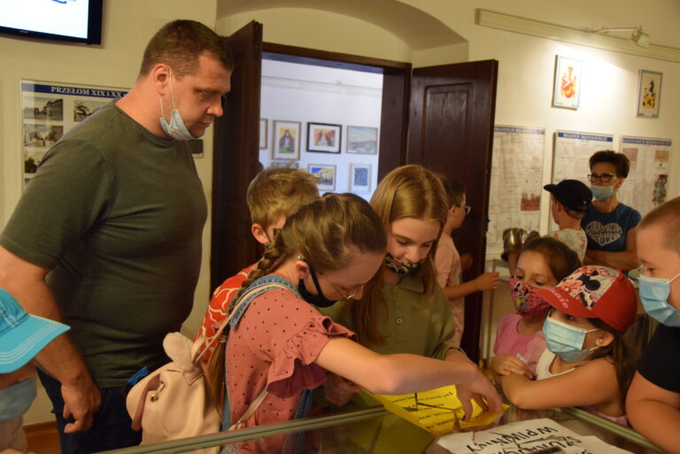Kreatywne wakacje z biblioteką