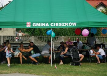 Rodzinna zabawa przy dobrej pogodzie