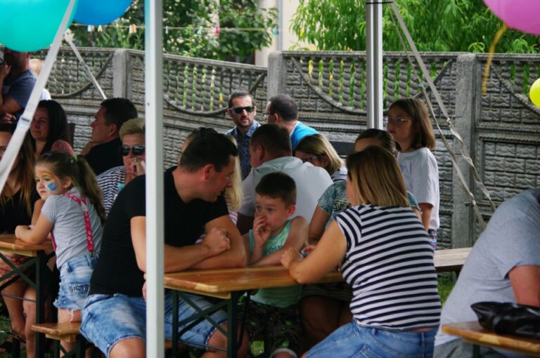 Rodzinna zabawa przy dobrej pogodzie