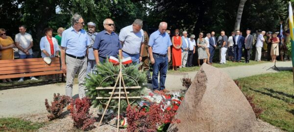 Cześć i chwała bohaterom!