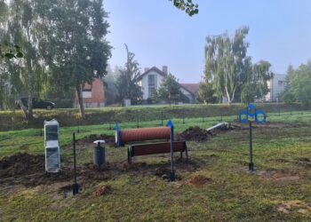 Trwa budowa placu zabaw dla psów