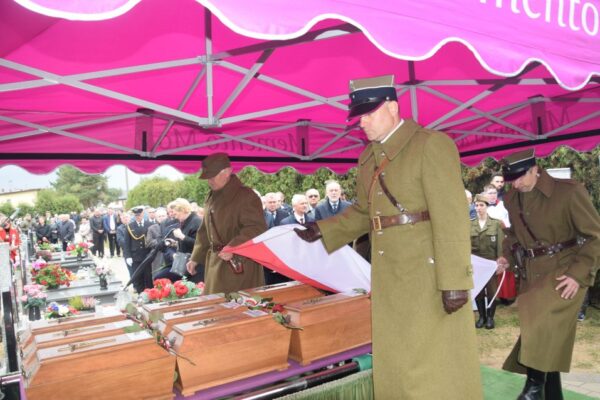 Symboliczny pogrzeb żołnierzy podziemia niepodległościowego