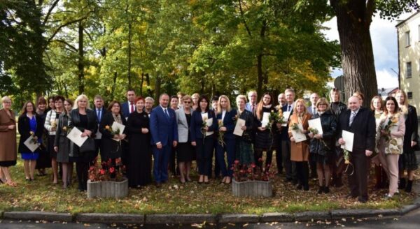 Nagrody dla dyrektorów i nauczycieli