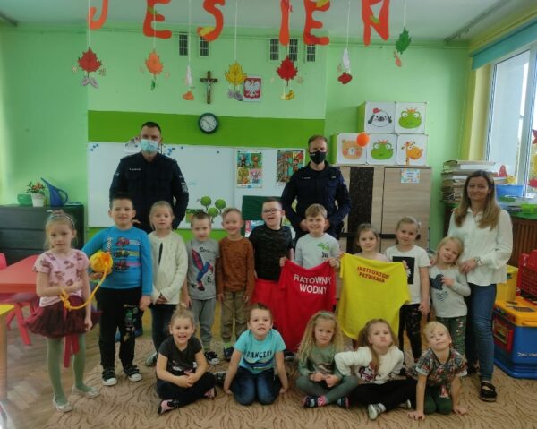 Mundurowi z wizytą u przedszkolaków