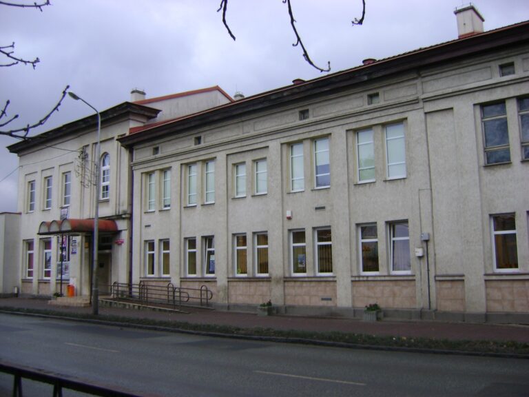 Budowa kina zmierza ku końcowi