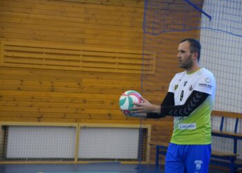 Gospodarze przegrali w trzech setach