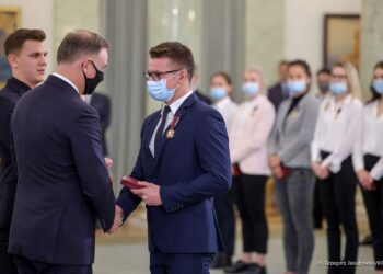 Konrad odznaczony Złotym Krzyżem Zasługi