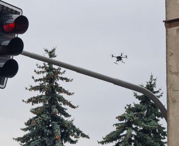Dron nad kierowcami