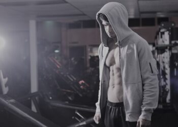 Męskie kurtki i bluzy a obecna moda