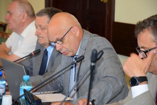 Rada powiatu podjęła decyzję w sprawie Jarosława Kubiaka
