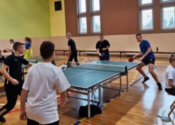 Drużynowa rywalizacja przy stołach