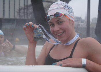 Ścigali się w lodowatej Brdzie