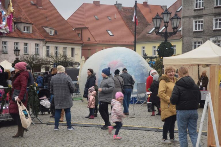 Bożonarodzeniowy jarmark z aspektem charytatywnym