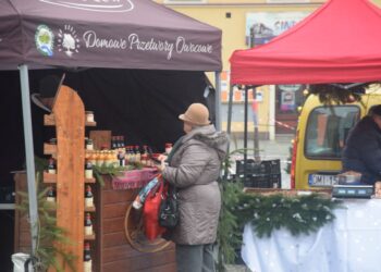 Bożonarodzeniowy jarmark z aspektem charytatywnym