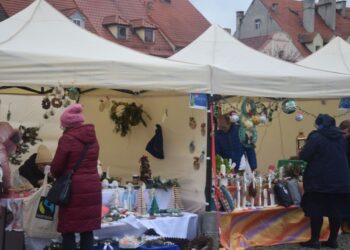 Bożonarodzeniowy jarmark z aspektem charytatywnym