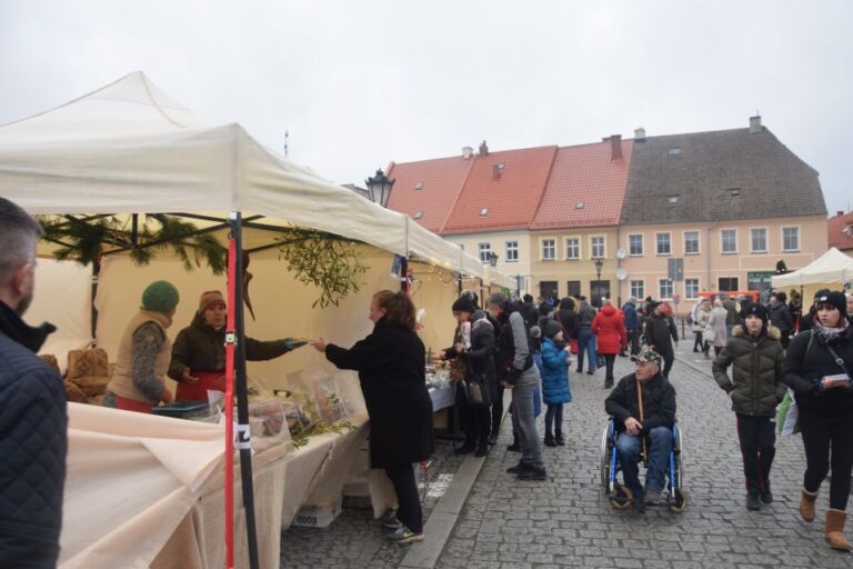 Bożonarodzeniowy jarmark z aspektem charytatywnym