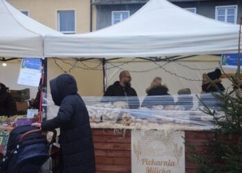 Bożonarodzeniowy jarmark z aspektem charytatywnym