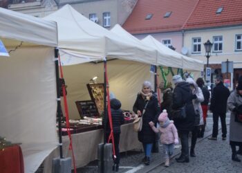 Bożonarodzeniowy jarmark z aspektem charytatywnym