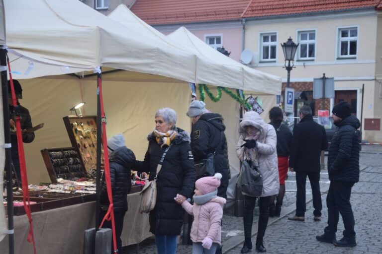 Bożonarodzeniowy jarmark z aspektem charytatywnym