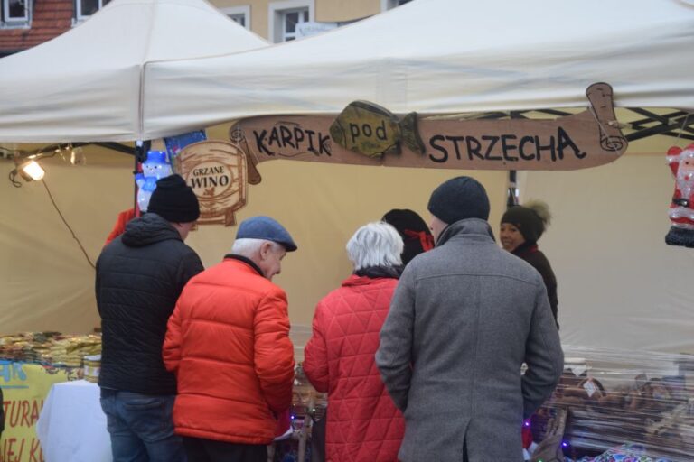 Bożonarodzeniowy jarmark z aspektem charytatywnym