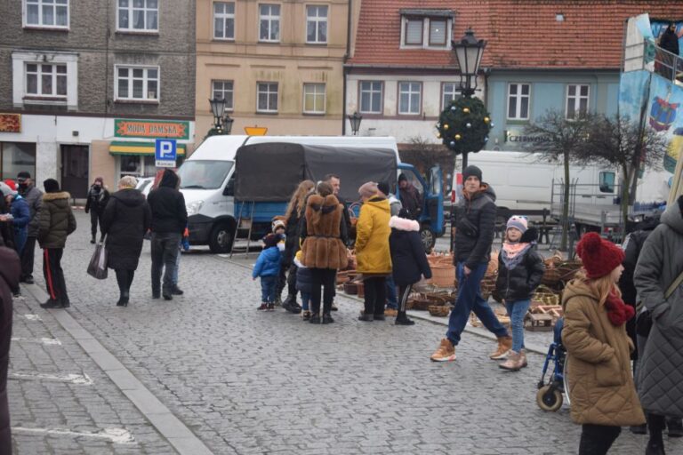 Bożonarodzeniowy jarmark z aspektem charytatywnym