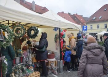 Bożonarodzeniowy jarmark z aspektem charytatywnym