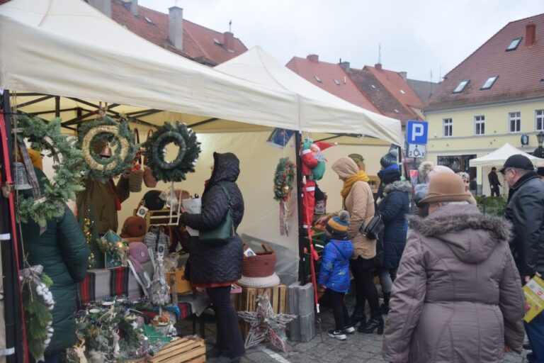Bożonarodzeniowy jarmark z aspektem charytatywnym