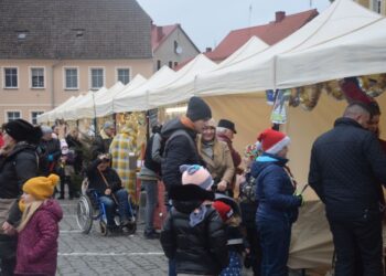 Bożonarodzeniowy jarmark z aspektem charytatywnym