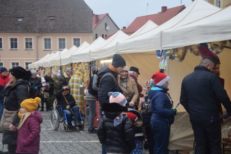 Bożonarodzeniowy jarmark z aspektem charytatywnym