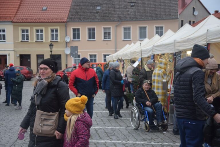 Bożonarodzeniowy jarmark z aspektem charytatywnym