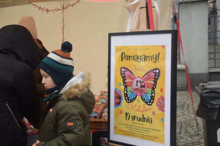 Bożonarodzeniowy jarmark z aspektem charytatywnym