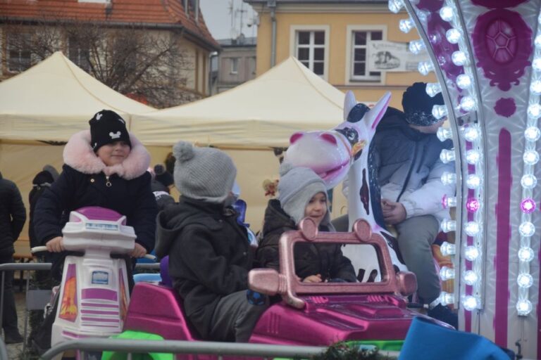 Bożonarodzeniowy jarmark z aspektem charytatywnym