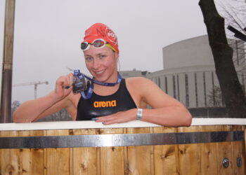 Ścigali się w lodowatej Brdzie