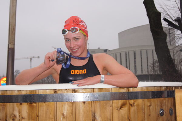 Ścigali się w lodowatej Brdzie