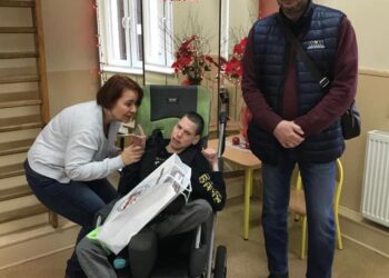 Uczniowie obdarowani prezentami