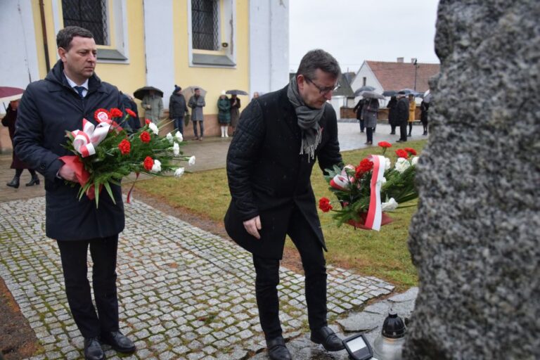 W hołdzie bohaterskim powstańcom wielkopolskim