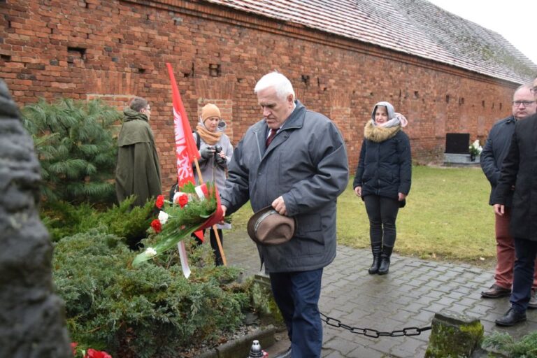W hołdzie bohaterskim powstańcom wielkopolskim