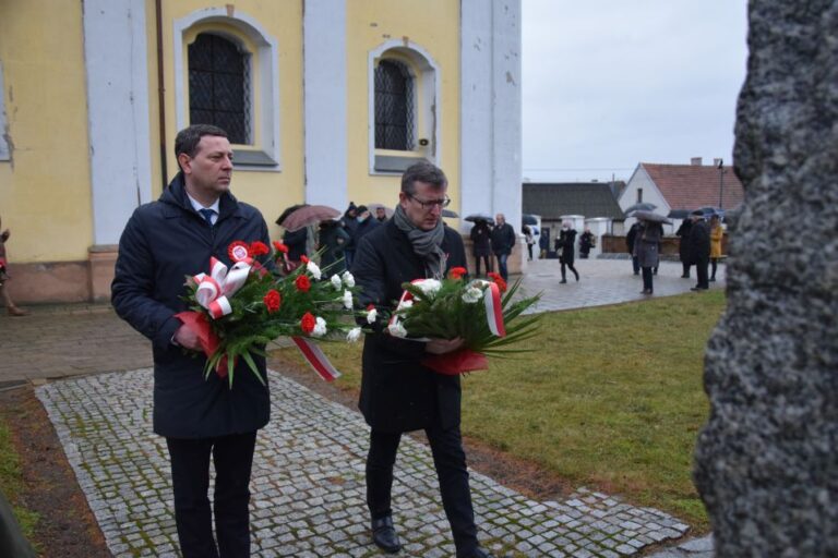 W hołdzie bohaterskim powstańcom wielkopolskim