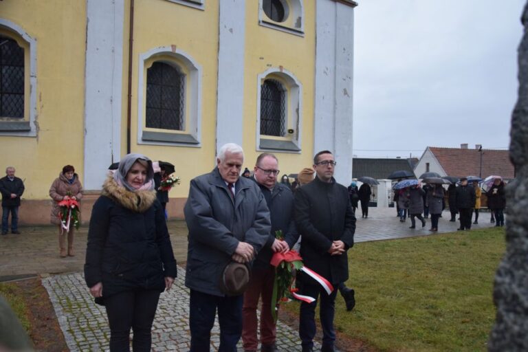 W hołdzie bohaterskim powstańcom wielkopolskim