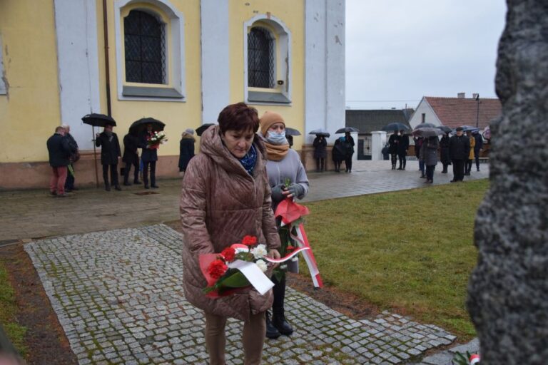 W hołdzie bohaterskim powstańcom wielkopolskim