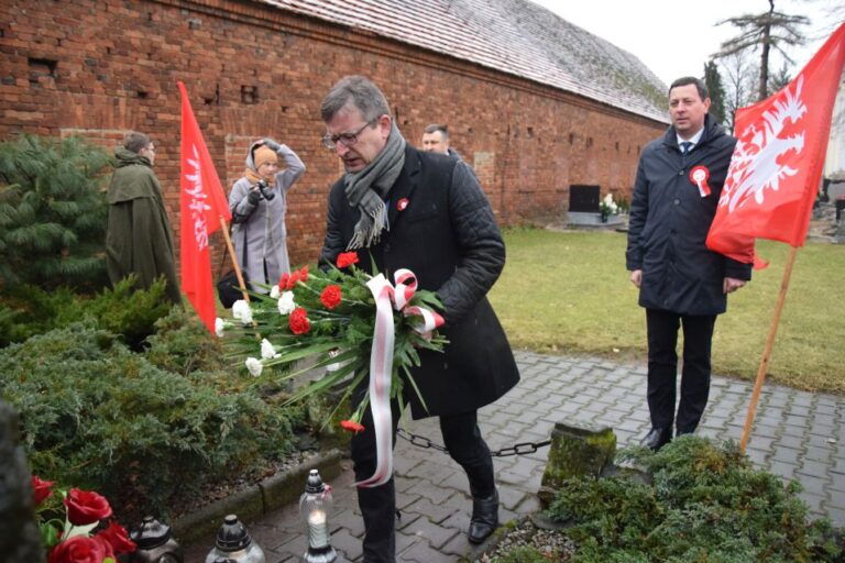 W hołdzie bohaterskim powstańcom wielkopolskim