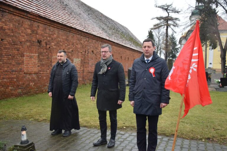 W hołdzie bohaterskim powstańcom wielkopolskim