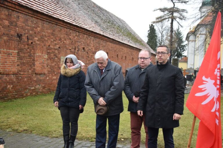 W hołdzie bohaterskim powstańcom wielkopolskim