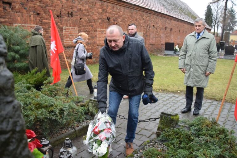 W hołdzie bohaterskim powstańcom wielkopolskim