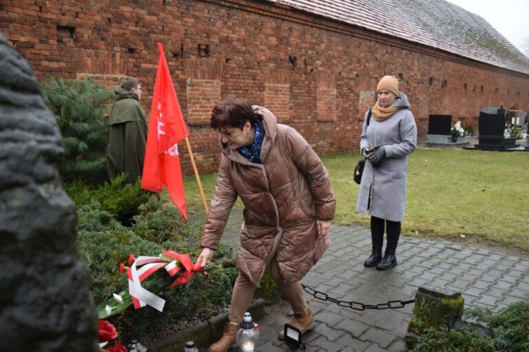 W hołdzie bohaterskim powstańcom wielkopolskim