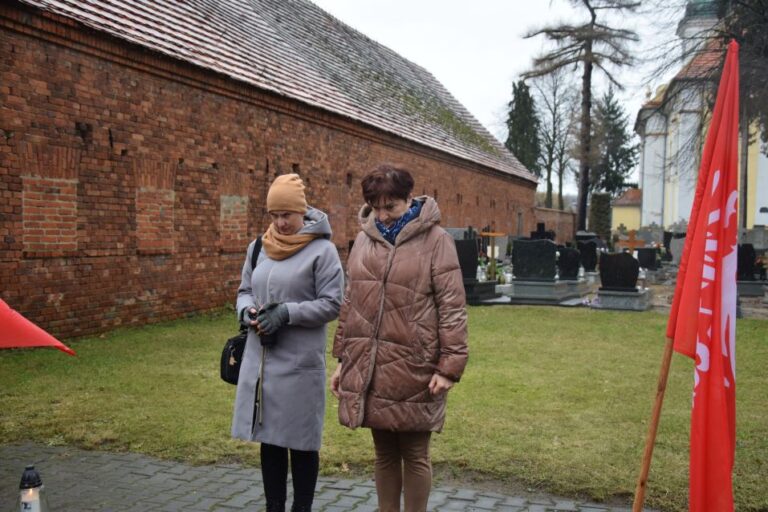 W hołdzie bohaterskim powstańcom wielkopolskim