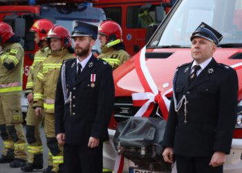 Przekazanie pojazdu kobylińskiej jednostce OSP