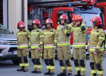 Przekazanie pojazdu kobylińskiej jednostce OSP