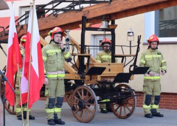 Przekazanie pojazdu kobylińskiej jednostce OSP